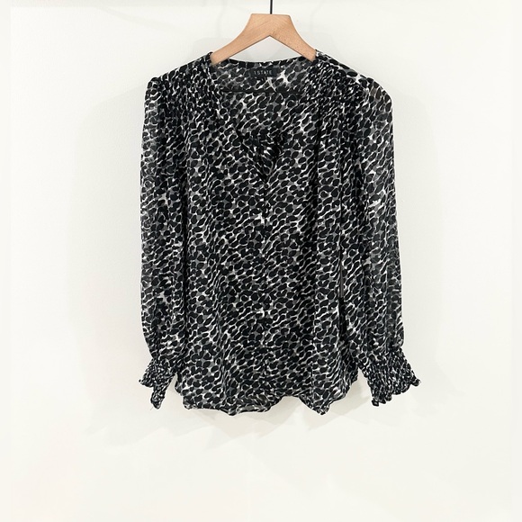 NWT 1. State Printed Smocked Blouse Black Gray Size Large - Picture 2 of 6